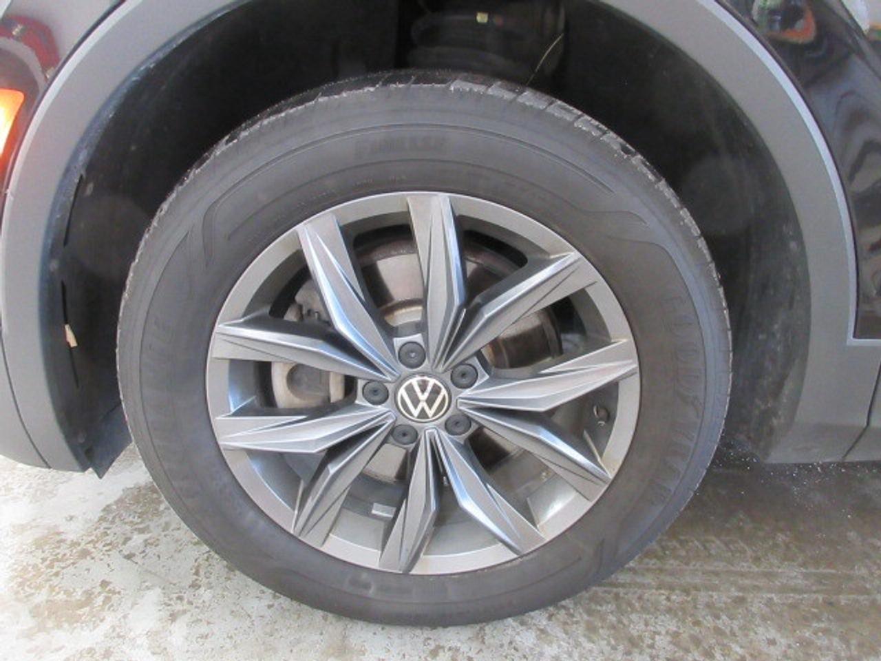 2022 Volkswagen Tiguan COMFORTLINE AWD, ROOF, HTD. LEATHER, 81K! Photo