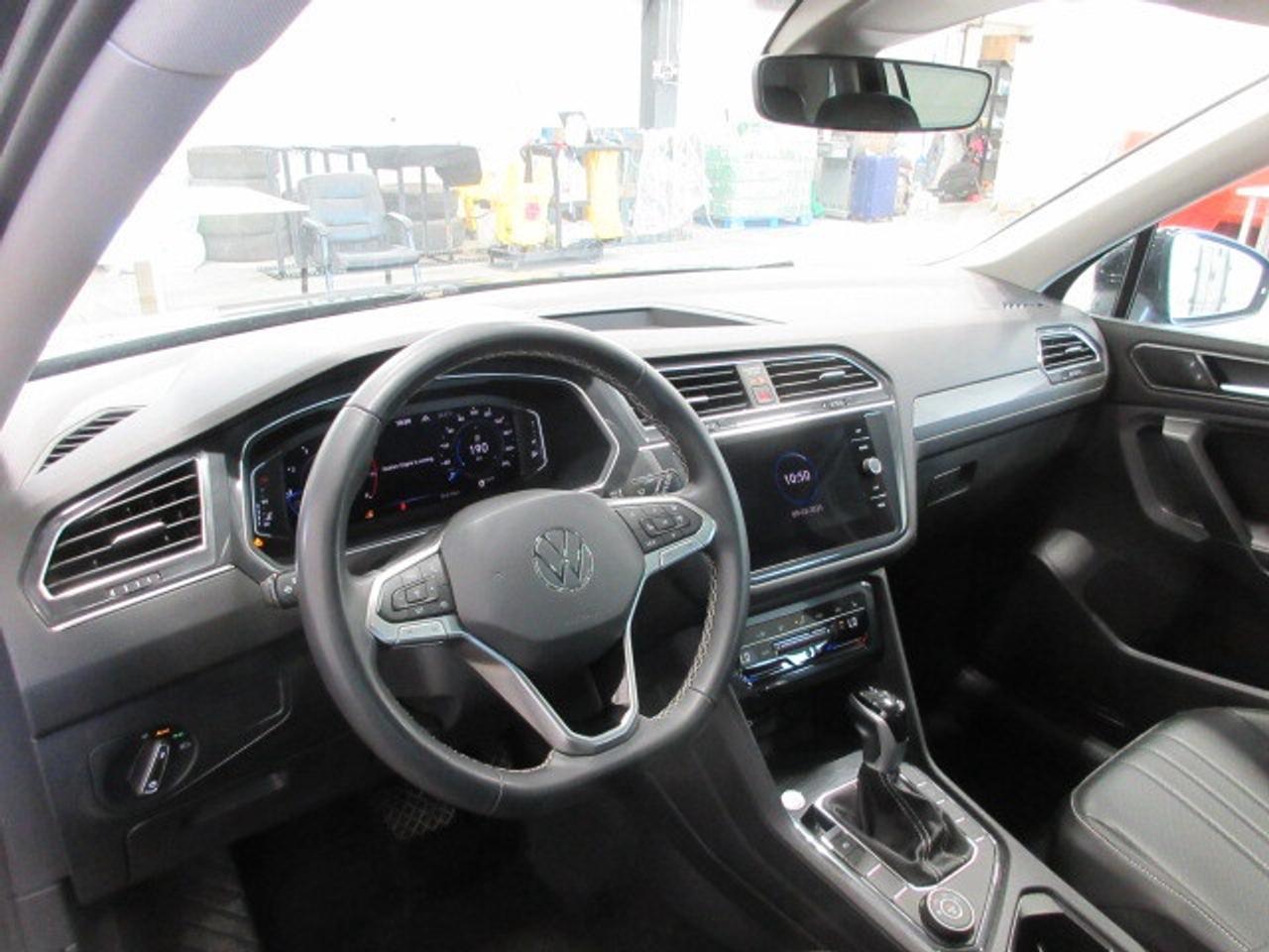 2022 Volkswagen Tiguan COMFORTLINE AWD, ROOF, HTD. LEATHER, 81K! Photo
