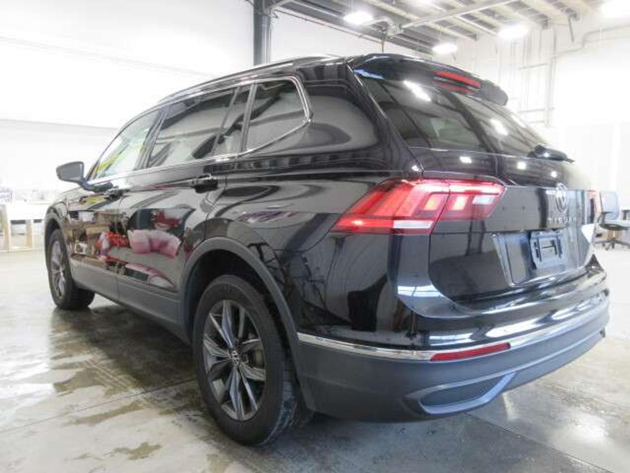2022 Volkswagen Tiguan COMFORTLINE AWD, ROOF, HTD. LEATHER, 81K! Photo