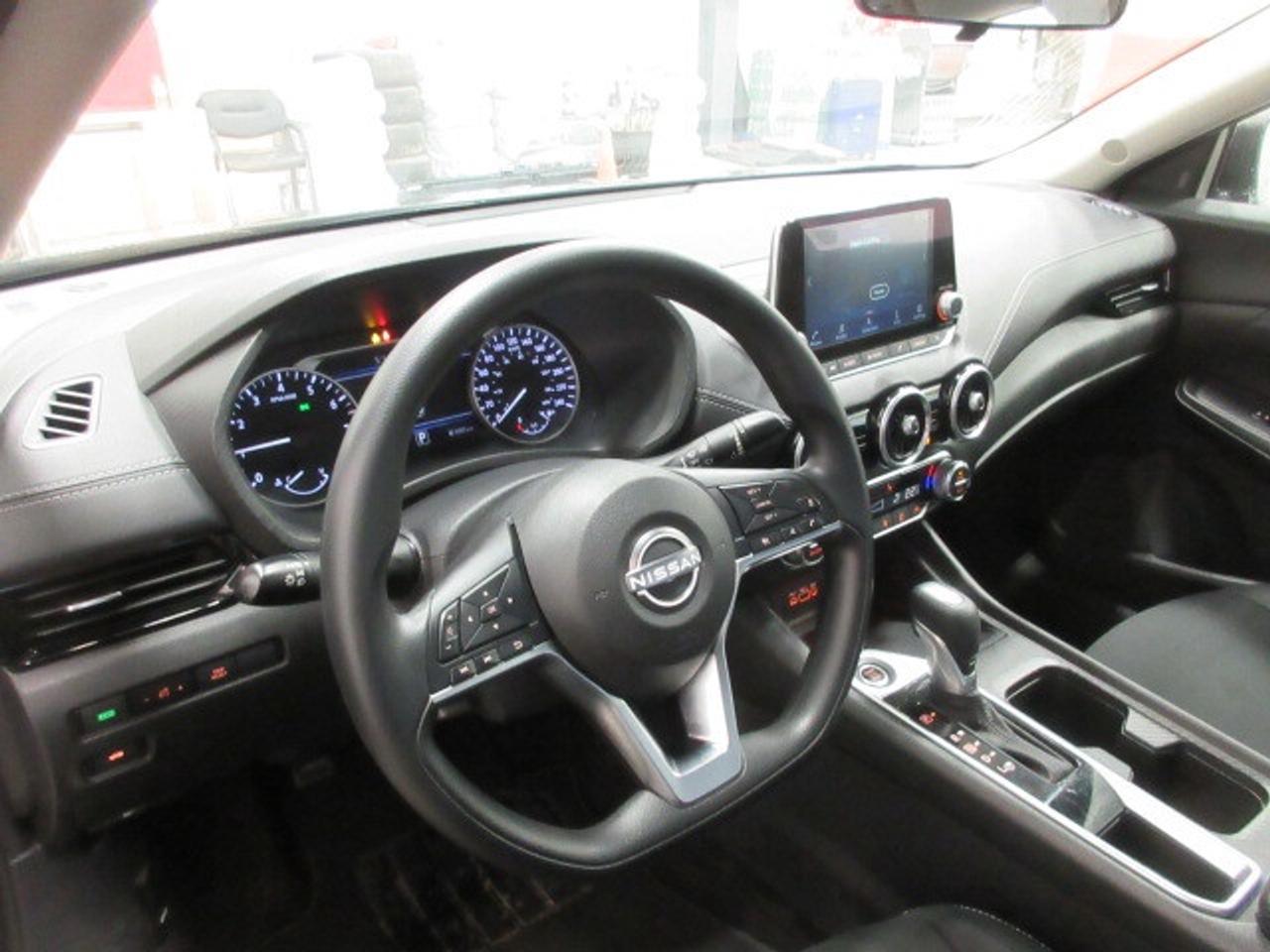 2024 Nissan Sentra SV, HTD. SEATS, ALLOYS, A/C, APPLE/ANDROID, 56K! Photo