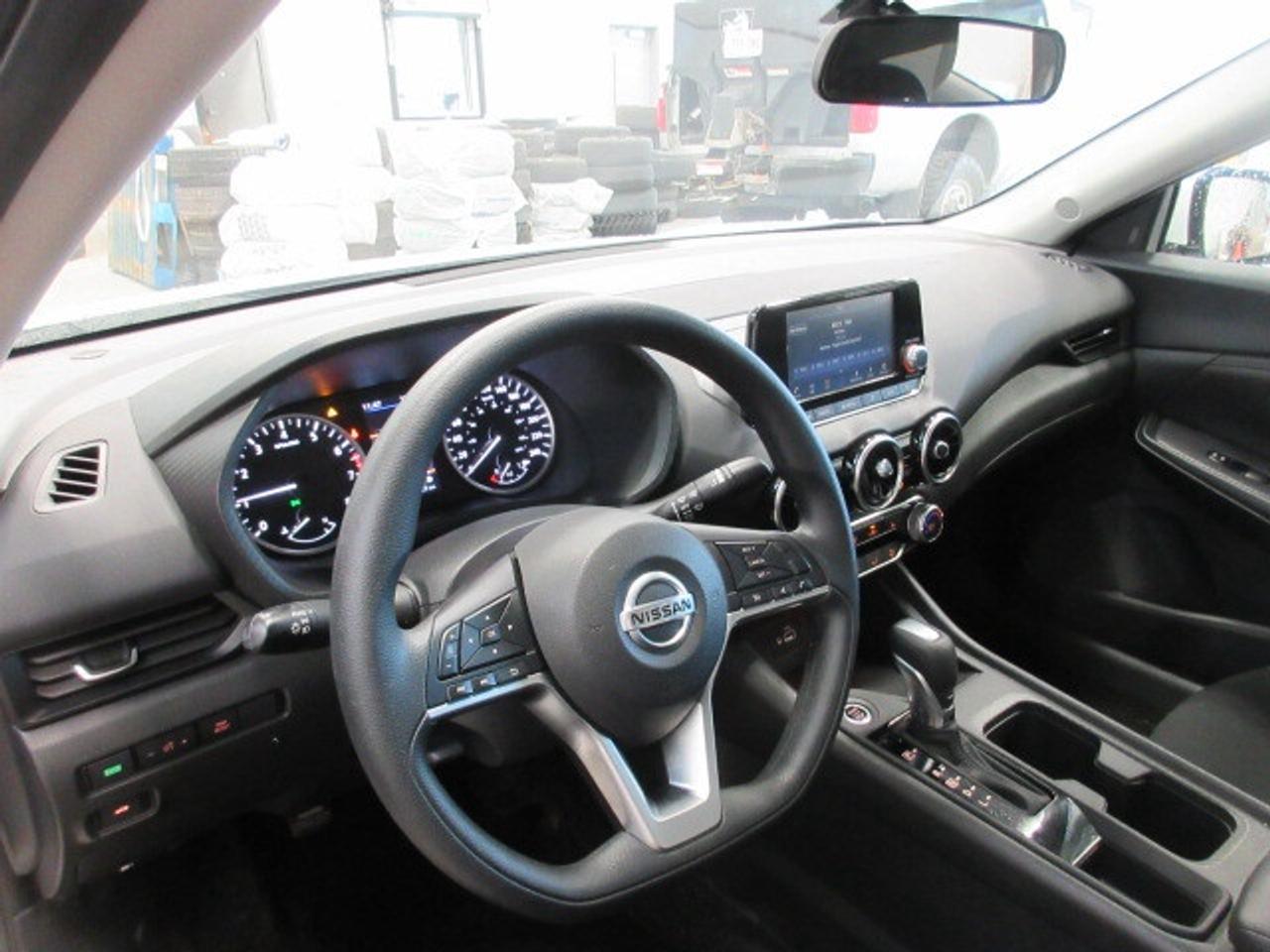 2023 Nissan Sentra S PLUS, AUTO, A/C, HTD. SEATS, APPLE/ANDROID, 14K! Photo