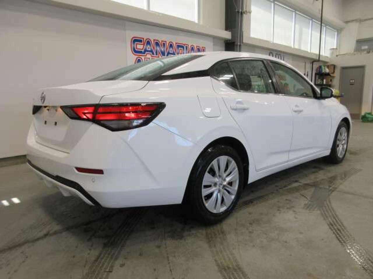 2023 Nissan Sentra S PLUS, AUTO, A/C, HTD. SEATS, APPLE/ANDROID, 14K! Photo