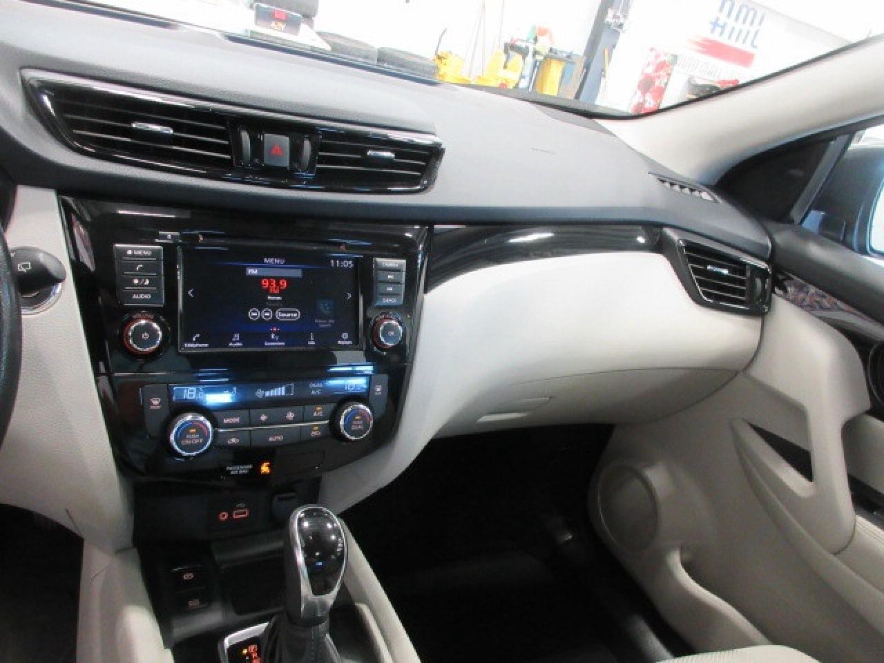 2023 Nissan Qashqai SV AWD, ROOF, APPLE/ANDROID, CAMERA, 50K! Photo