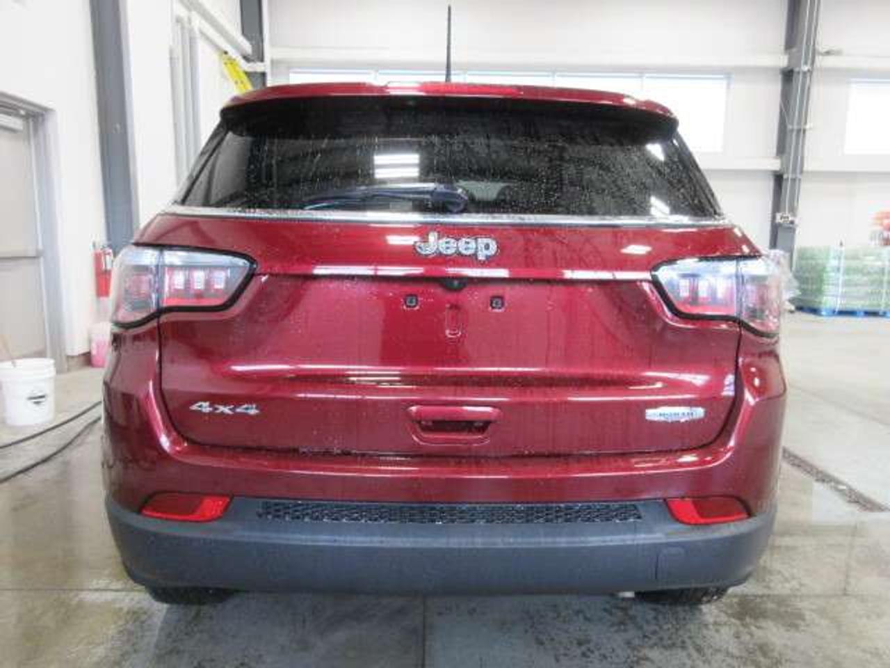 2021 Jeep Compass NORTH 4X4, ROOF, ALLOYS, AUTOSTART, 96K! Photo