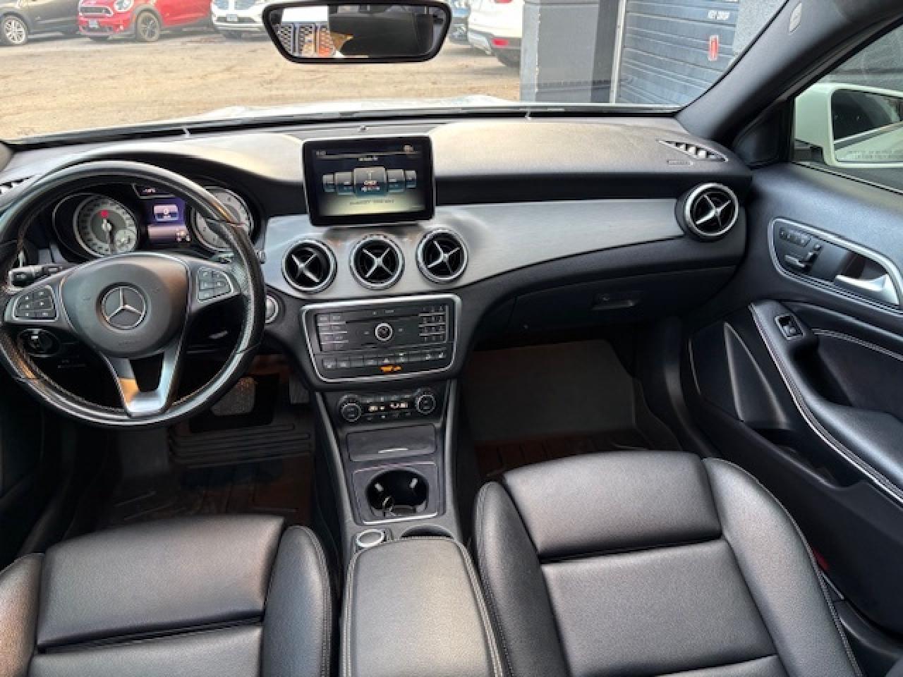2016 Mercedes-Benz GLA 4MATIC GLA 250, PANO ROOF, NAVI, LOCAL TRADE IN!! Photo