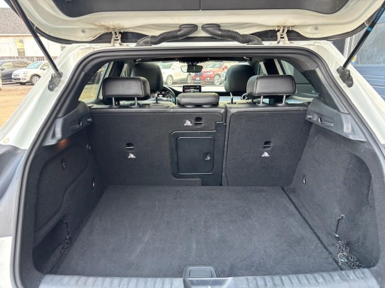 2016 Mercedes-Benz GLA 4MATIC GLA 250, PANO ROOF, NAVI, LOCAL TRADE IN!! Photo