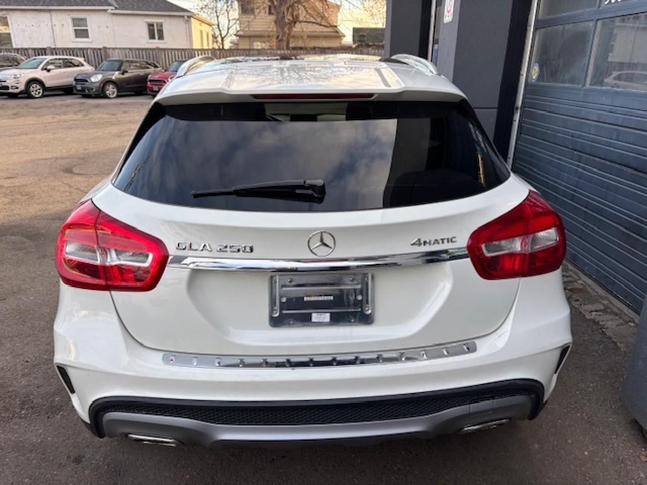 2016 Mercedes-Benz GLA 4MATIC GLA 250, PANO ROOF, NAVI, LOCAL TRADE IN!! Photo