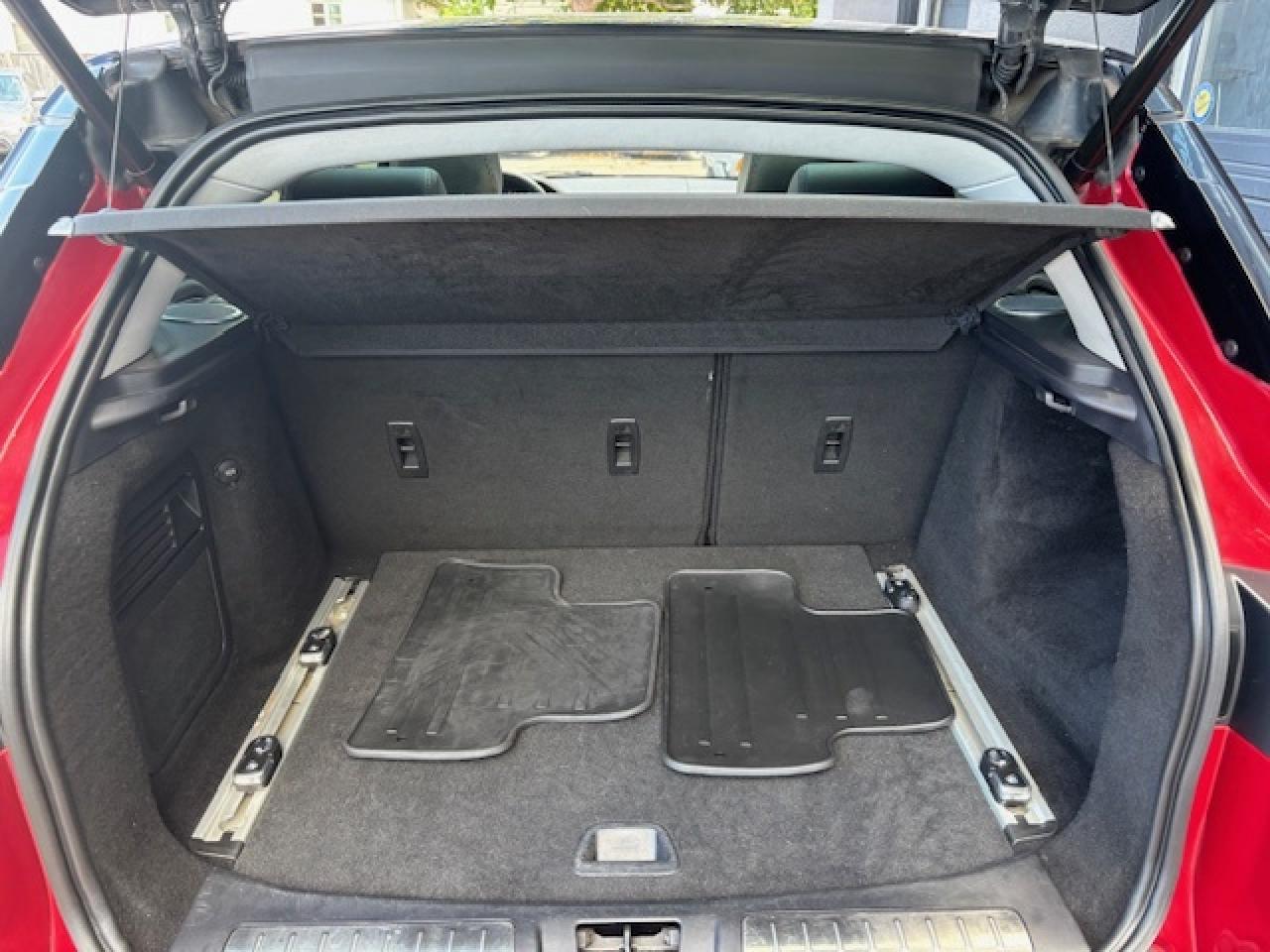 2015 Land Rover Range Rover Evoque Dynamic, PANO ROOF, NAVI, EXTREMELY SHARP!! Photo