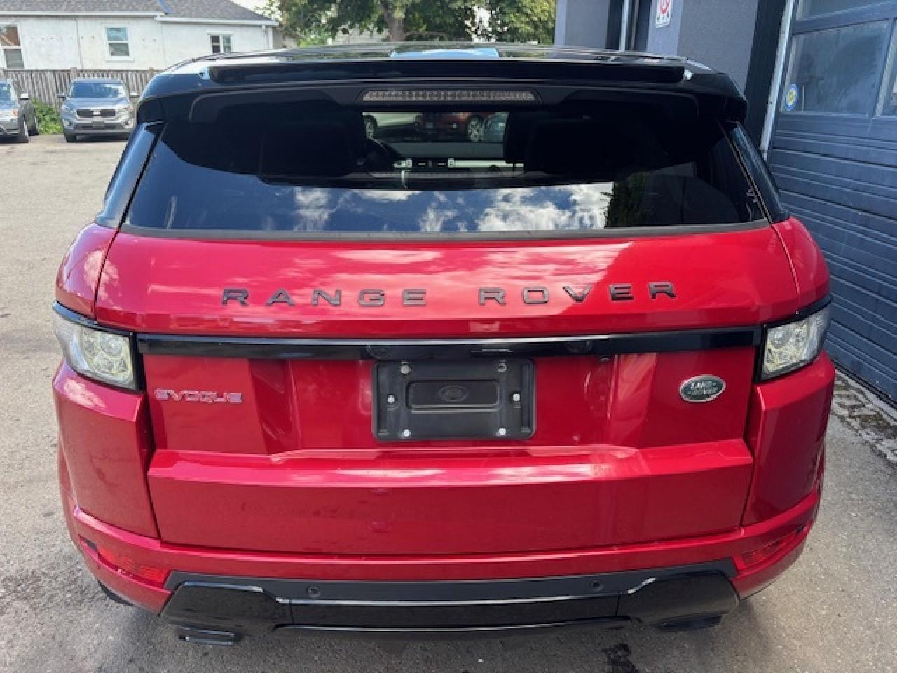 2015 Land Rover Range Rover Evoque Dynamic, PANO ROOF, NAVI, EXTREMELY SHARP!! Photo