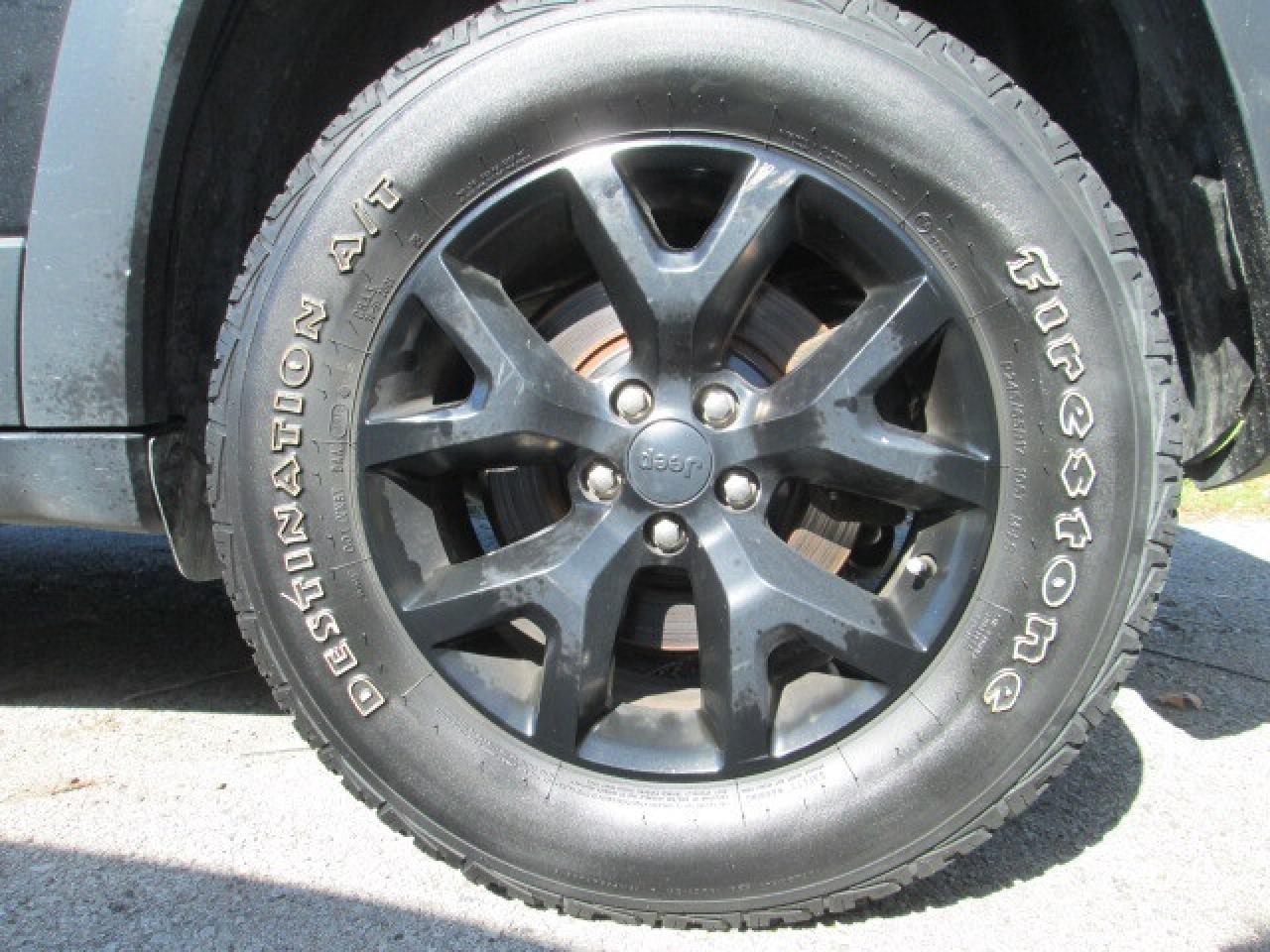 2016 Jeep Cherokee 4WD 4dr Trailhawk, Leather, Navigation Photo4