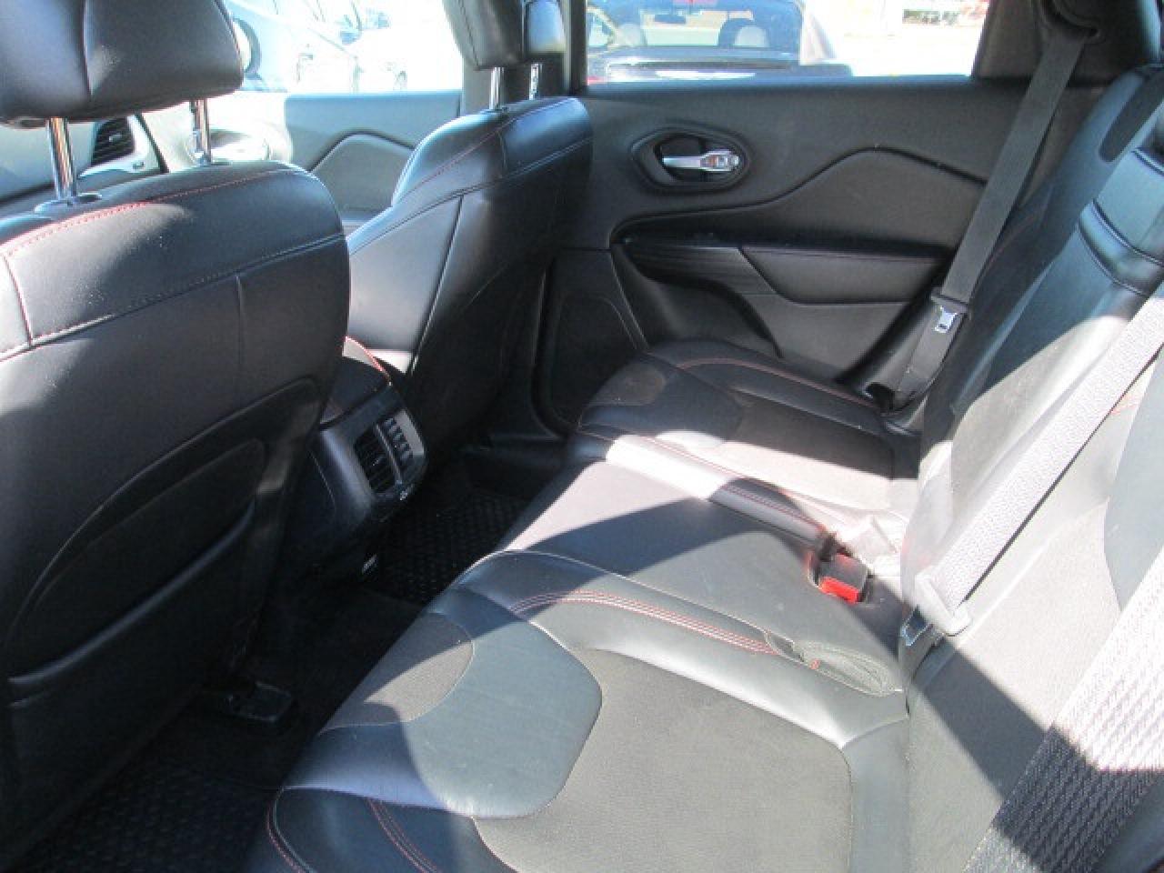 2016 Jeep Cherokee 4WD 4dr Trailhawk, Leather, Navigation Photo