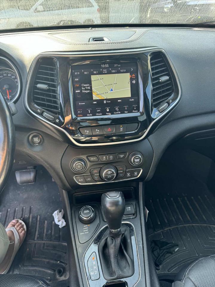 2019 Jeep Cherokee Limited 4x4, Leather, Sunroof Photo