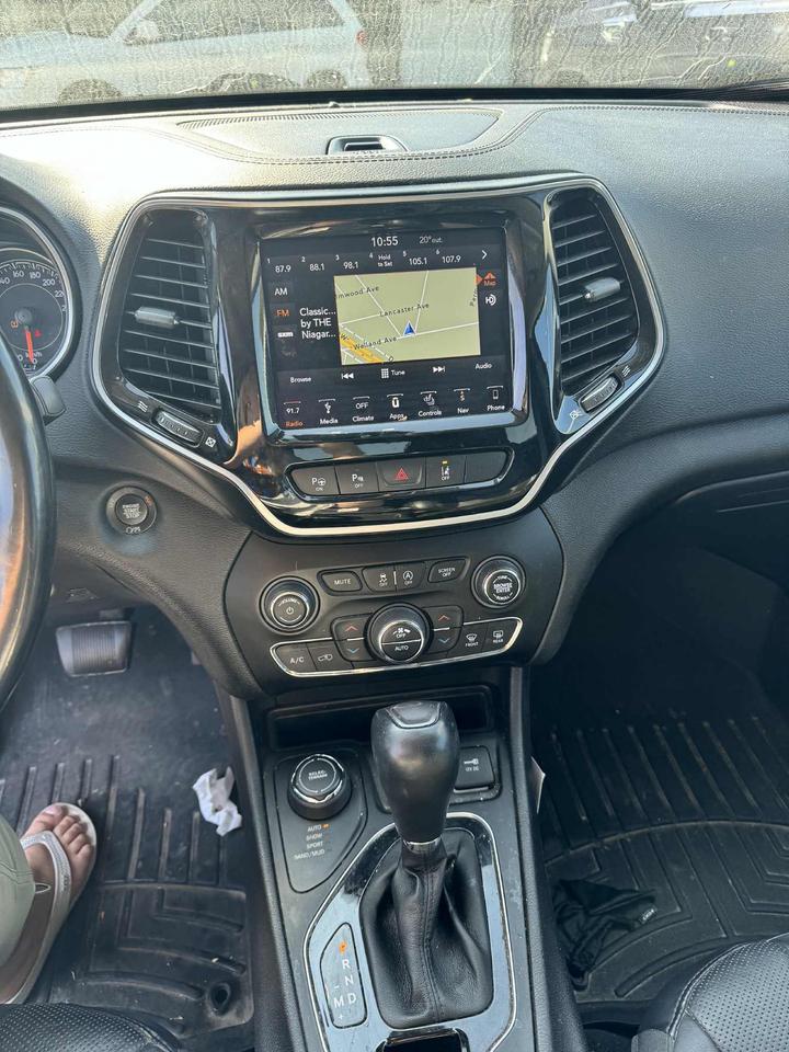 2019 Jeep Cherokee Limited 4x4, Leather, Sunroof Photo