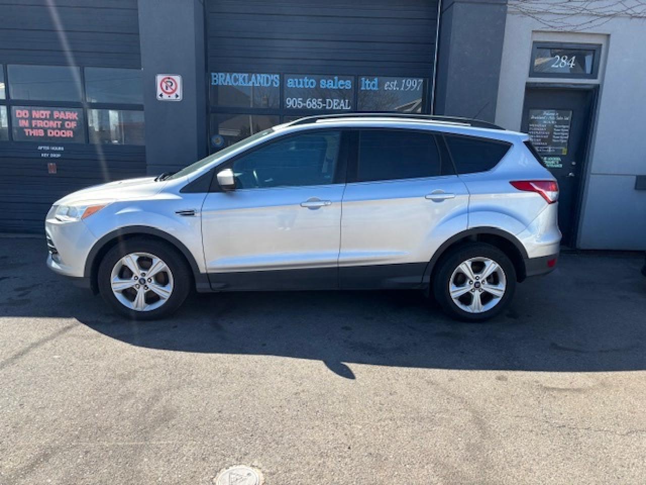 2015 Ford Escape FWD SE,LEATHER, REVERSE CAM, ECONOMICAL!! Photo