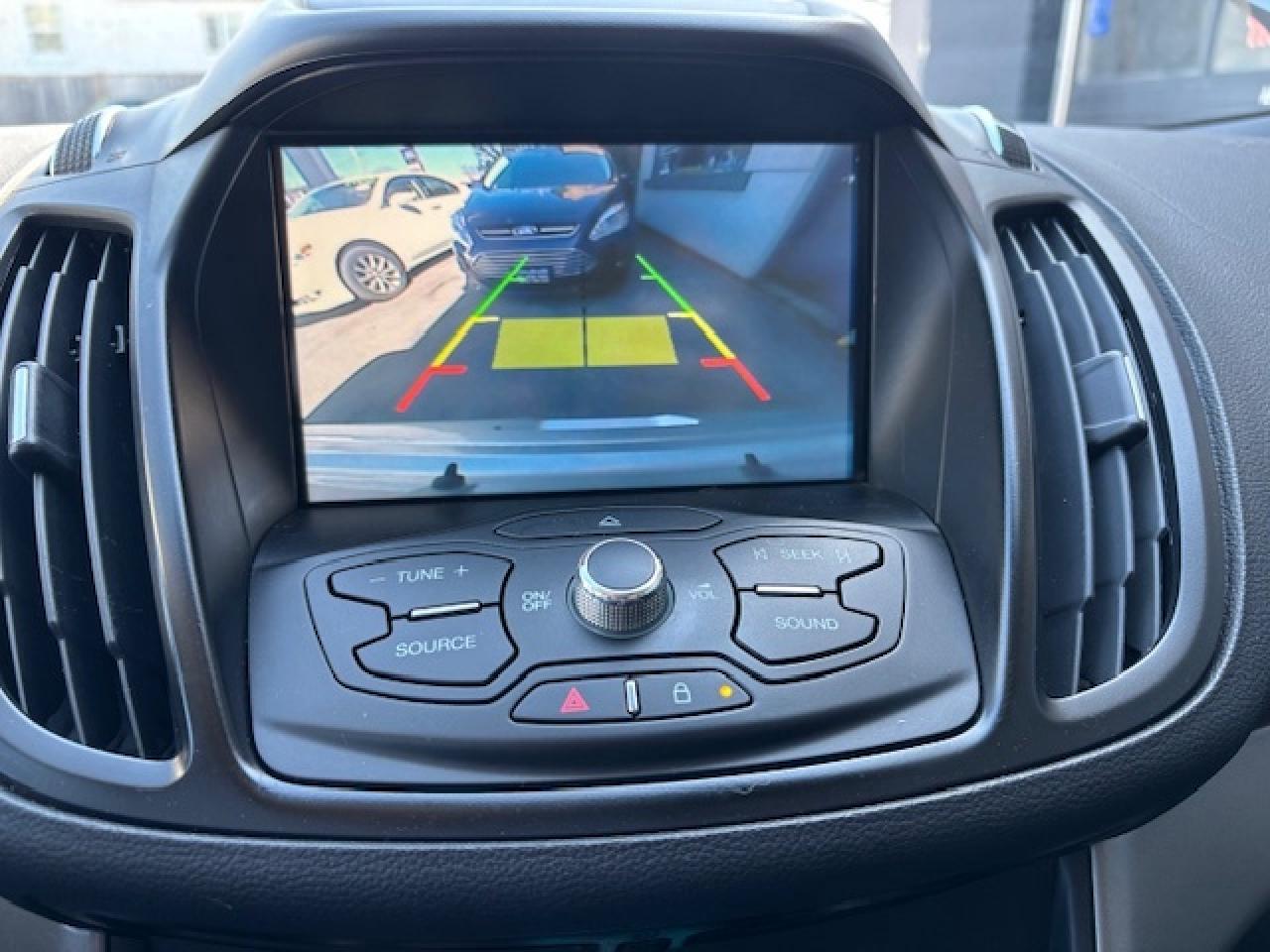 2015 Ford Escape FWD SE,LEATHER, REVERSE CAM, ECONOMICAL!! Photo