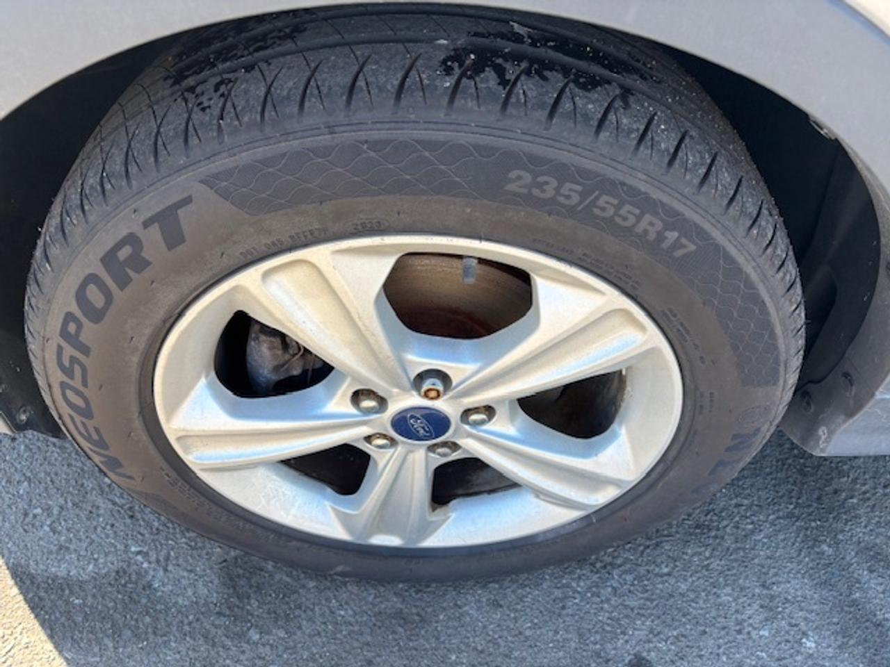 2015 Ford Escape FWD SE,LEATHER, REVERSE CAM, ECONOMICAL!! Photo