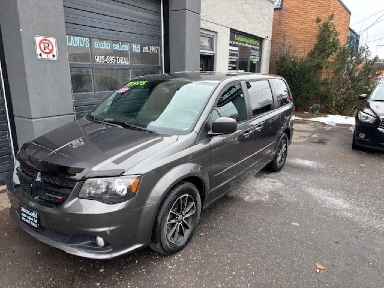 2016 Dodge Grand Caravan SXT, LOW KMS, LOCAL TRADE, PEOPLE MOVER!! Photo