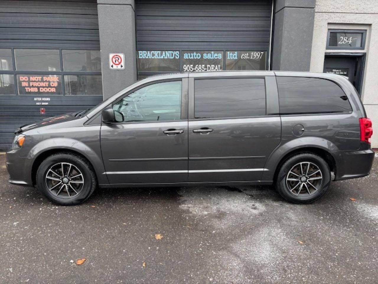 2016 Dodge Grand Caravan SXT, LOW KMS, LOCAL TRADE, PEOPLE MOVER!! Photo