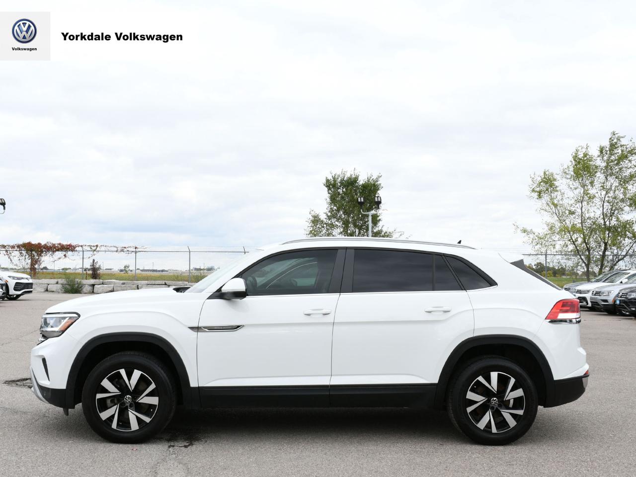 2021 Volkswagen Atlas Cross Sport  Photo2