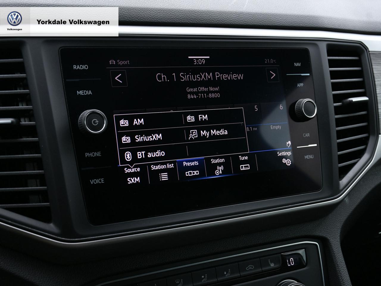 2021 Volkswagen Atlas Cross Sport  Photo