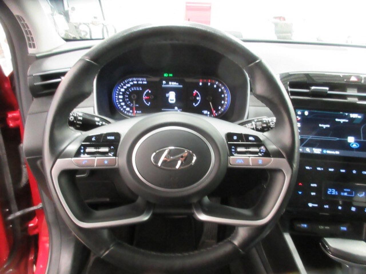 2024 Hyundai Tucson TREND AWD, NAV, ROOF, LEATHER, APPLE/ANDROID, 68K! Photo