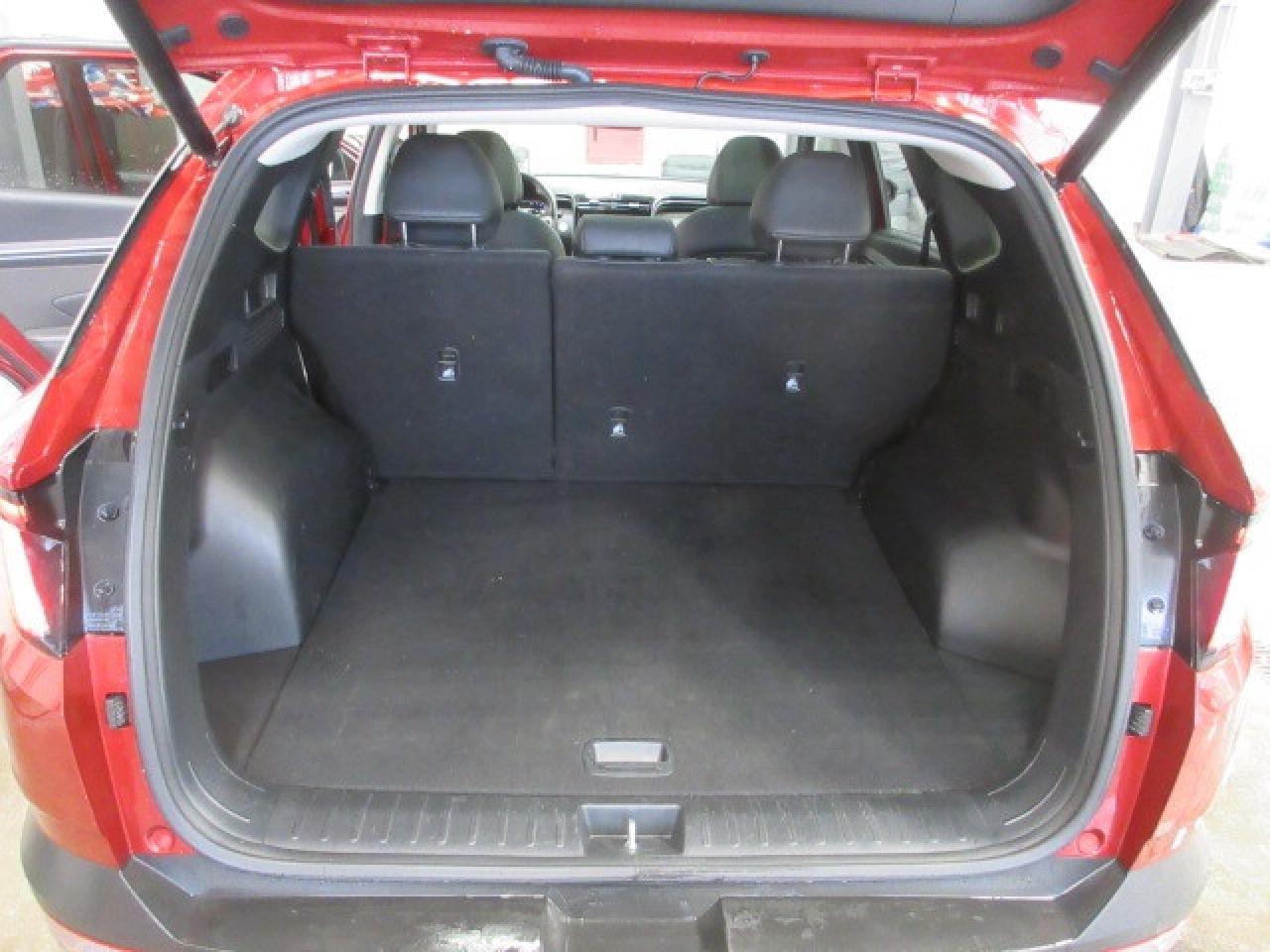 2024 Hyundai Tucson TREND AWD, NAV, ROOF, LEATHER, APPLE/ANDROID, 68K! Photo