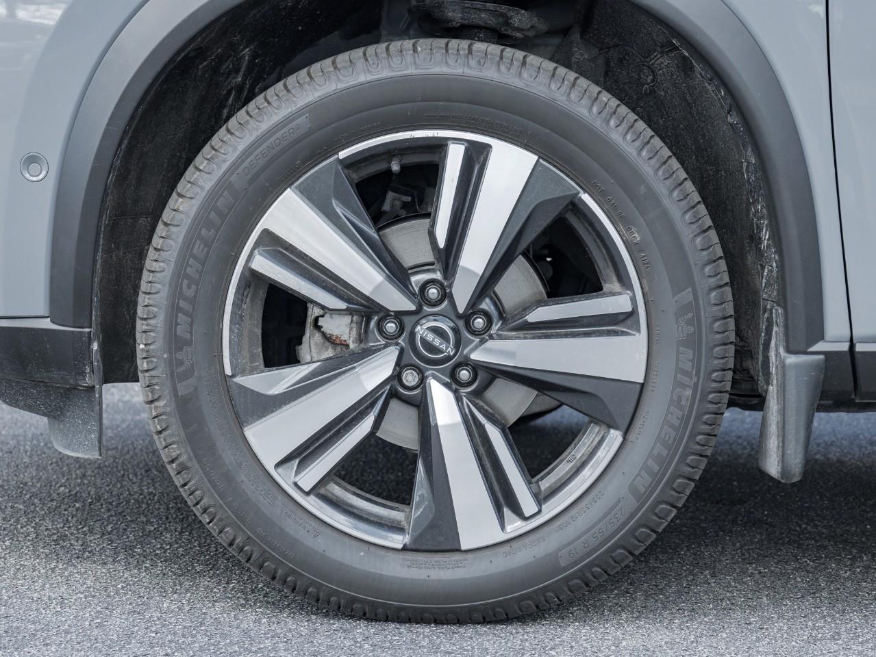 2022 Nissan Rogue Platinum Photo3