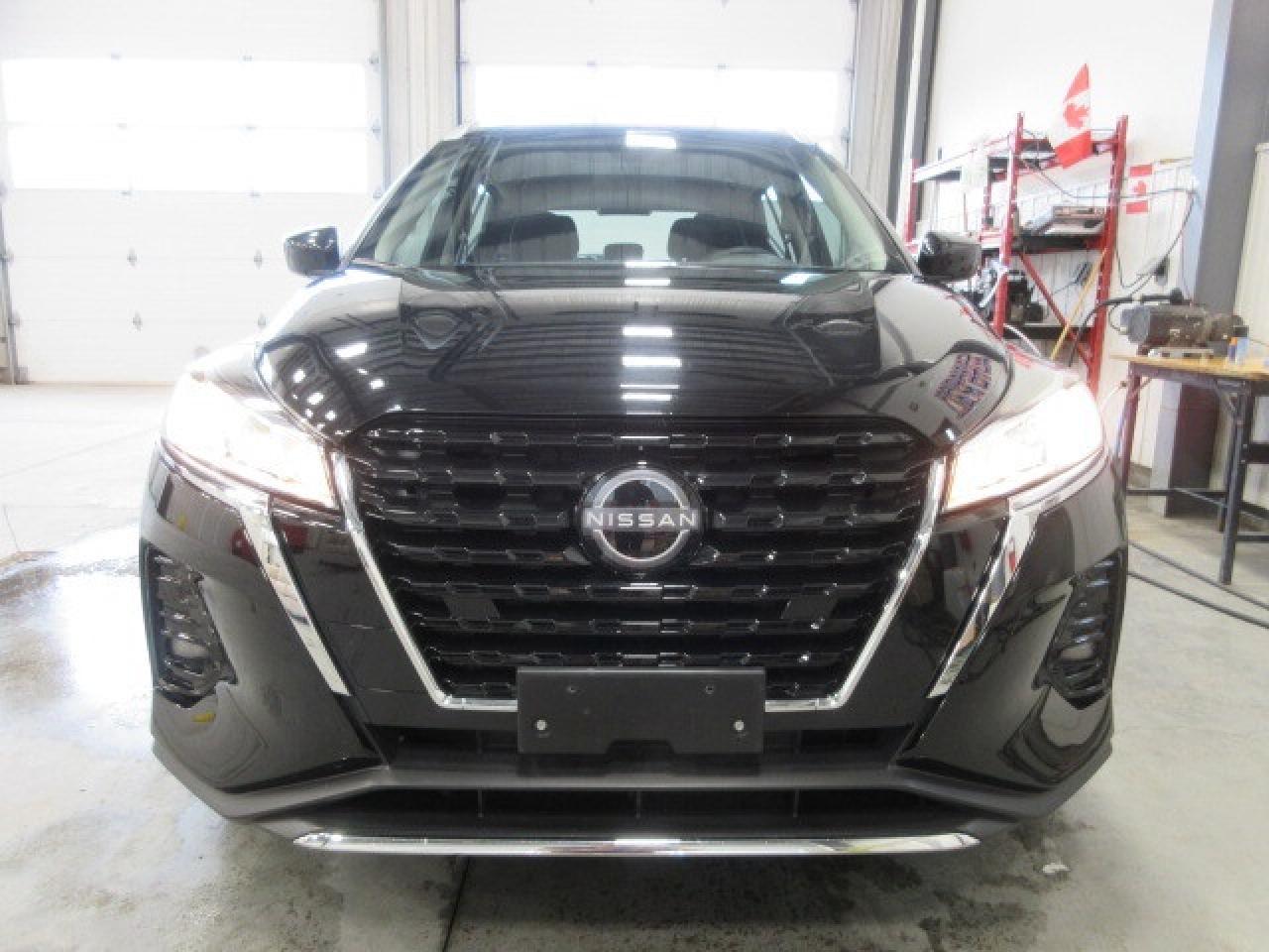 2024 Nissan Kicks SV AUTO, A/C, HTD. SEATS, APPLE/ANDROID, 50K! Photo
