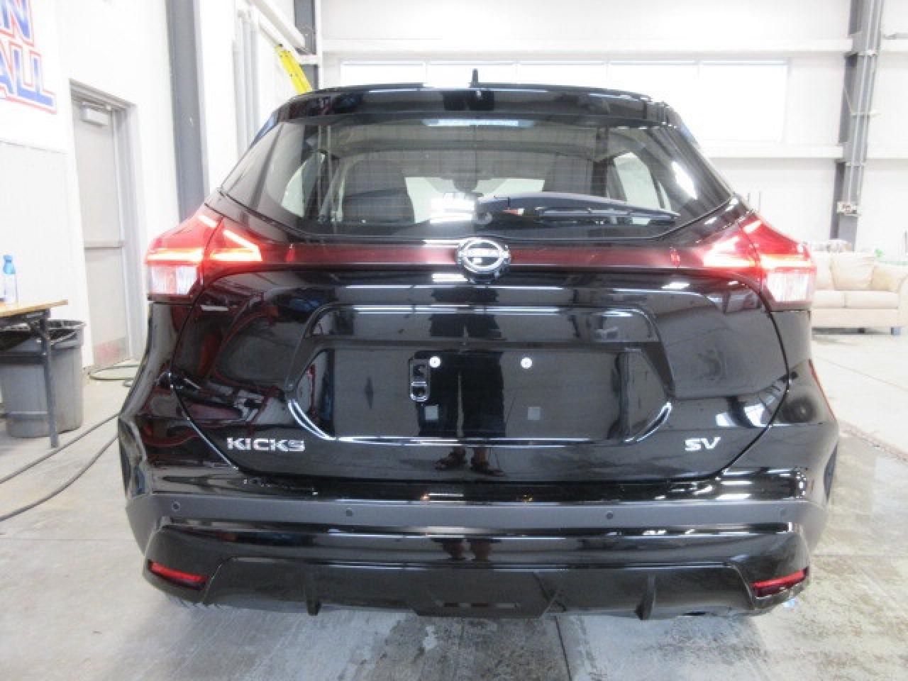 2024 Nissan Kicks SV AUTO, A/C, HTD. SEATS, APPLE/ANDROID, 50K! Photo4