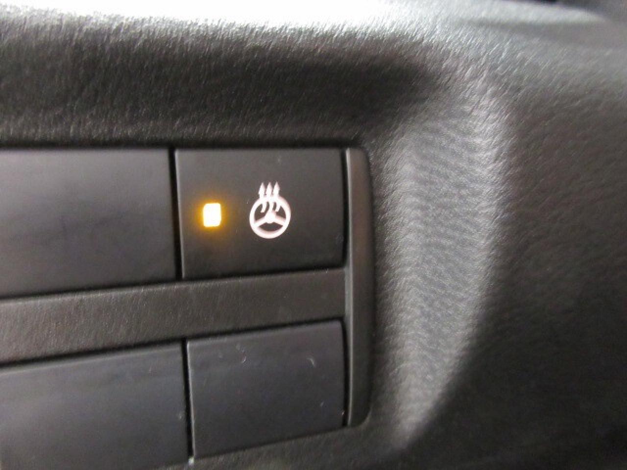 2024 Nissan Kicks SV AUTO, A/C, HTD. SEATS, APPLE/ANDROID, 50K! Photo