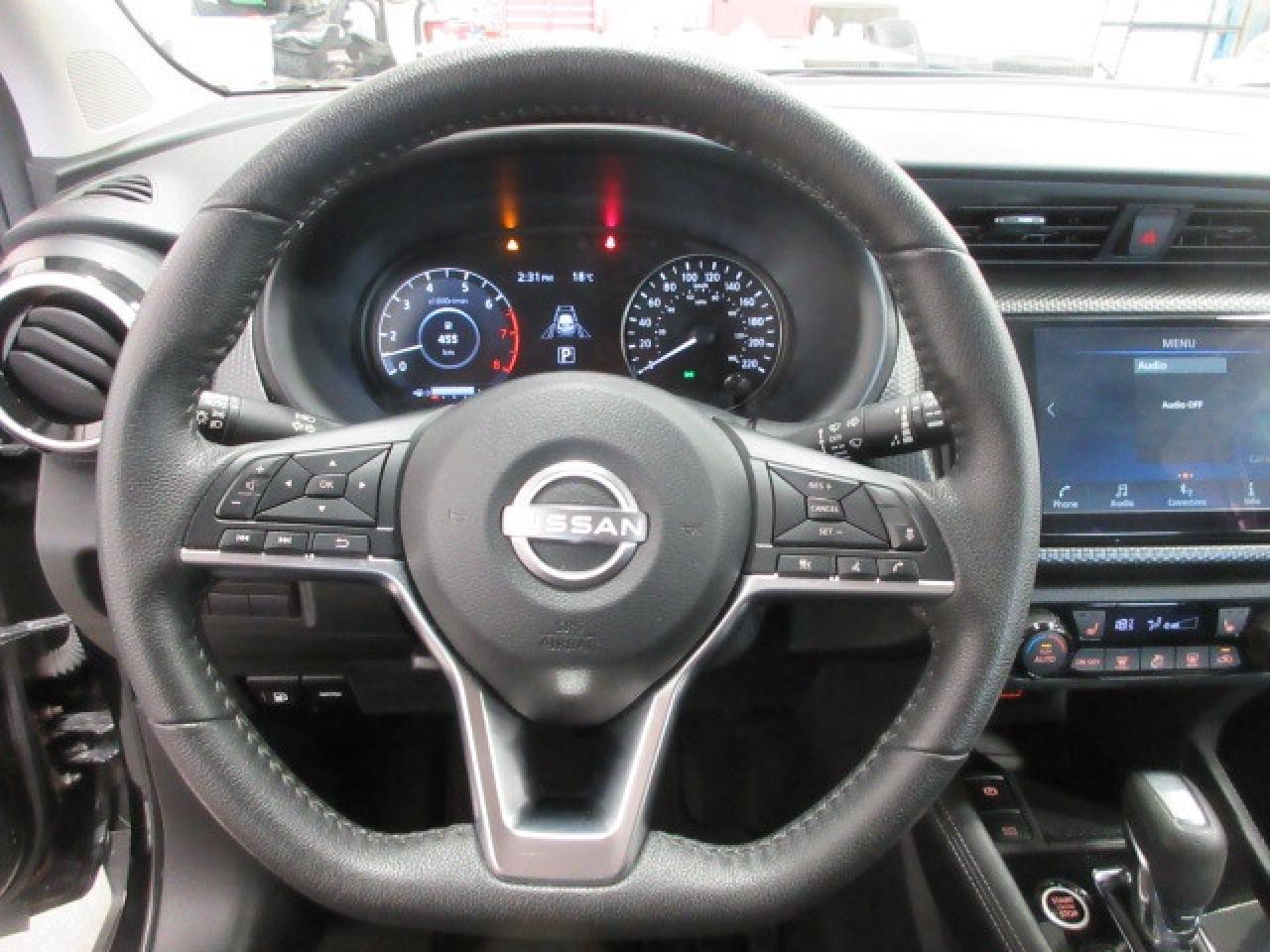 2024 Nissan Kicks SV AUTO, A/C, HTD. SEATS, APPLE/ANDROID, 50K! Photo