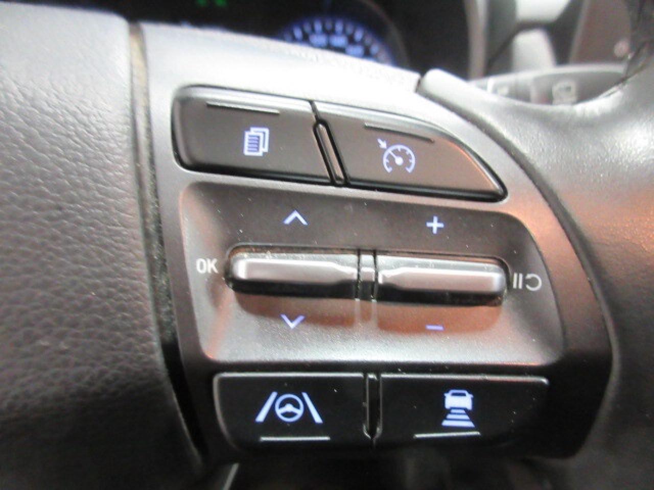 2022 Hyundai KONA PREFERRED AWD W/SUN & LEATHER PACKAGE, 69K! Photo