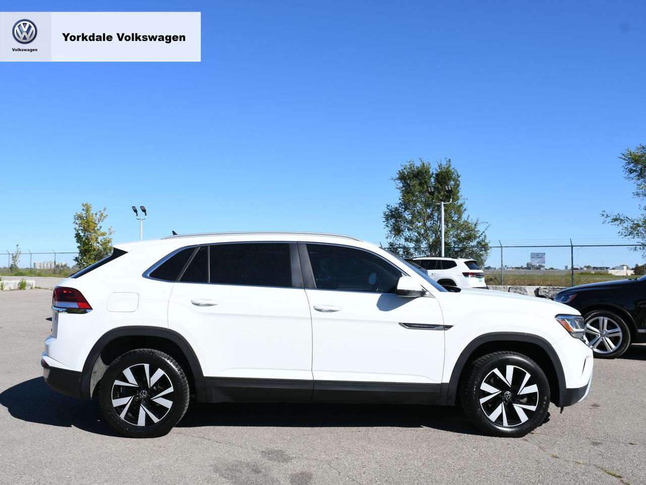 2020 Volkswagen Atlas Cross Sport 4Motion Photo2