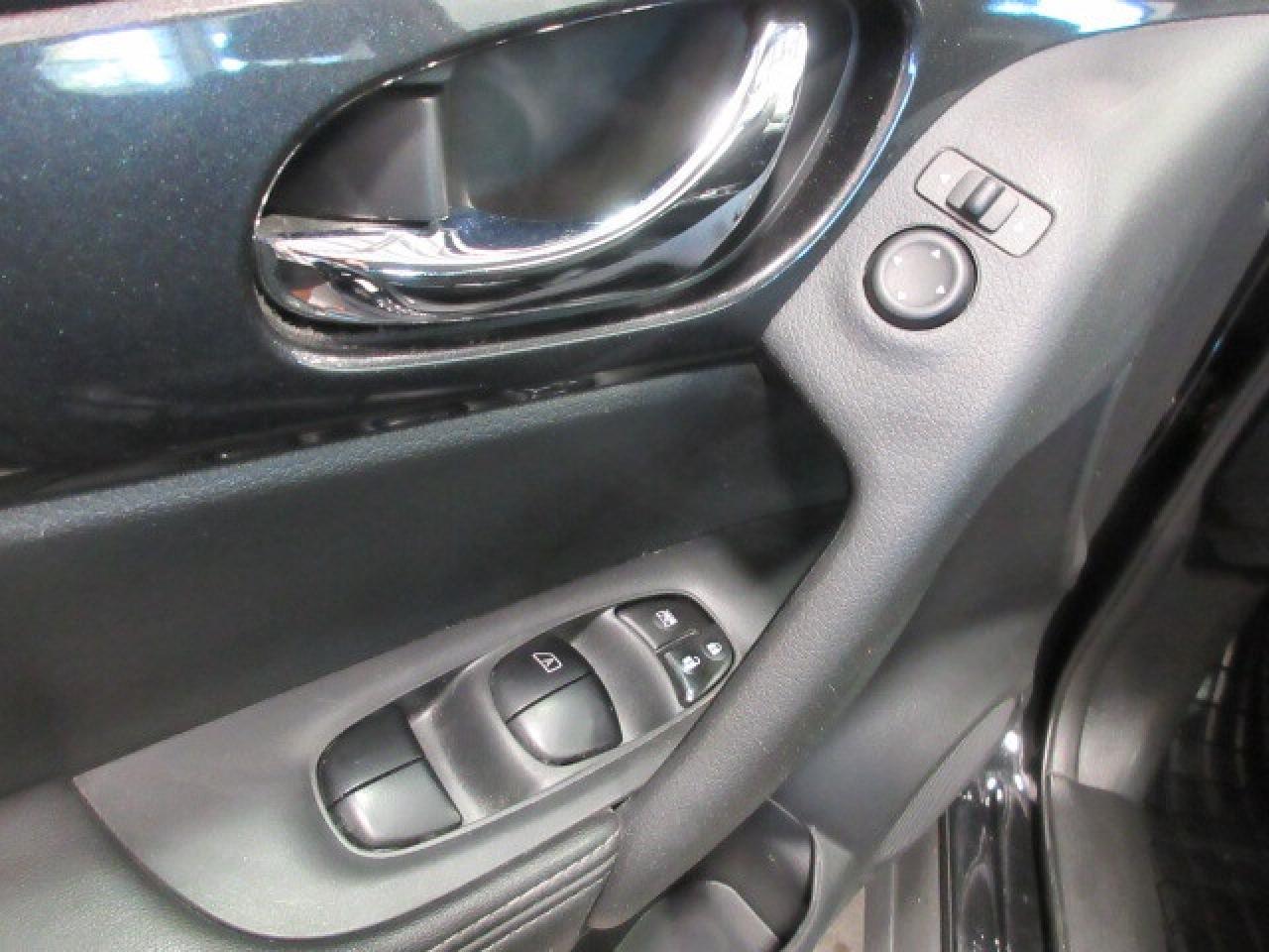 2018 Nissan Rogue AWD S, HTD. SEATS, APPLE/ANDROID, CAMERA, 111K! Photo