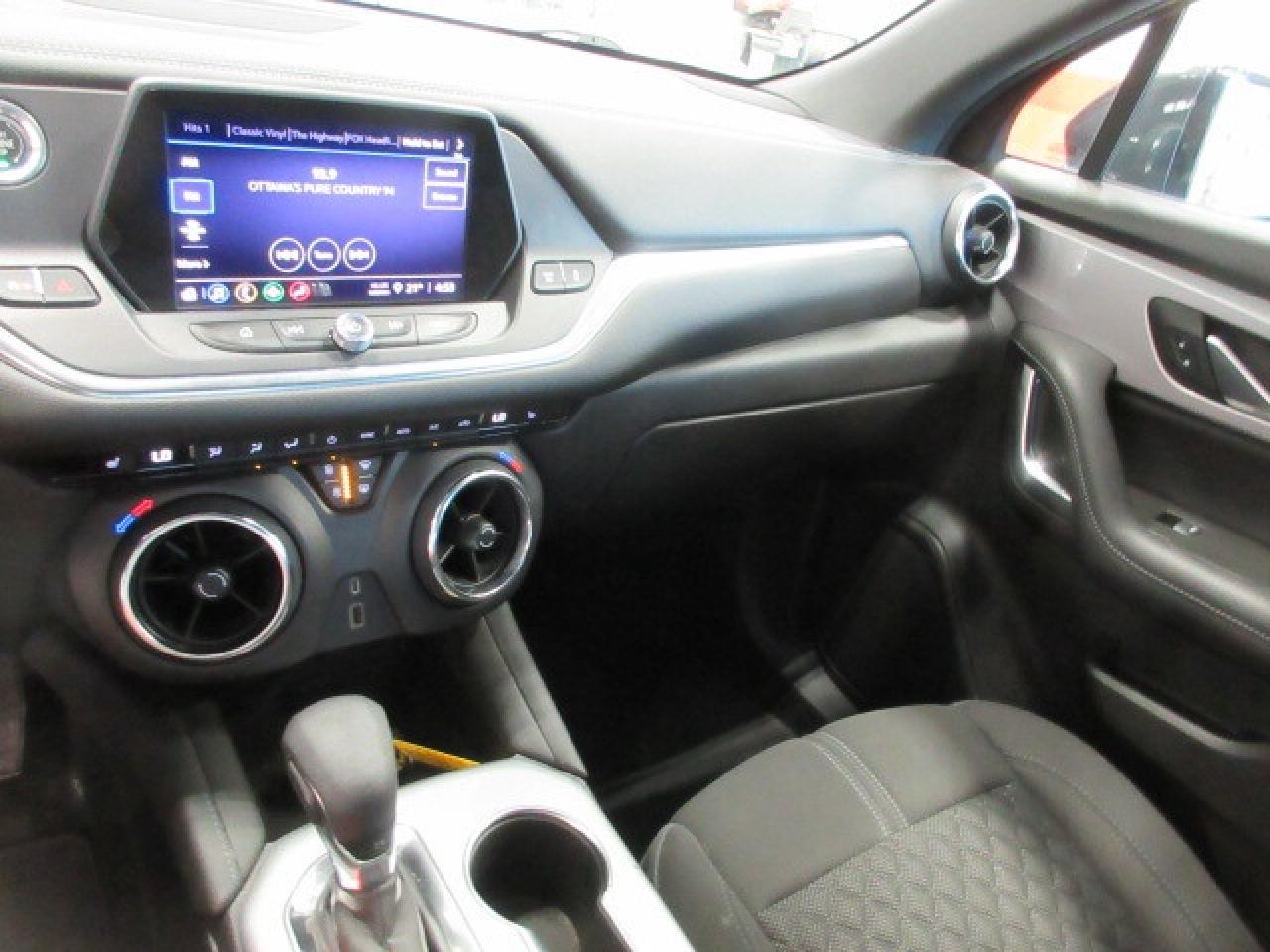 2021 Chevrolet Blazer AWD LT, 3.6L V6, HTD. SEATS, APPLE/ANDROID, 34K! Photo