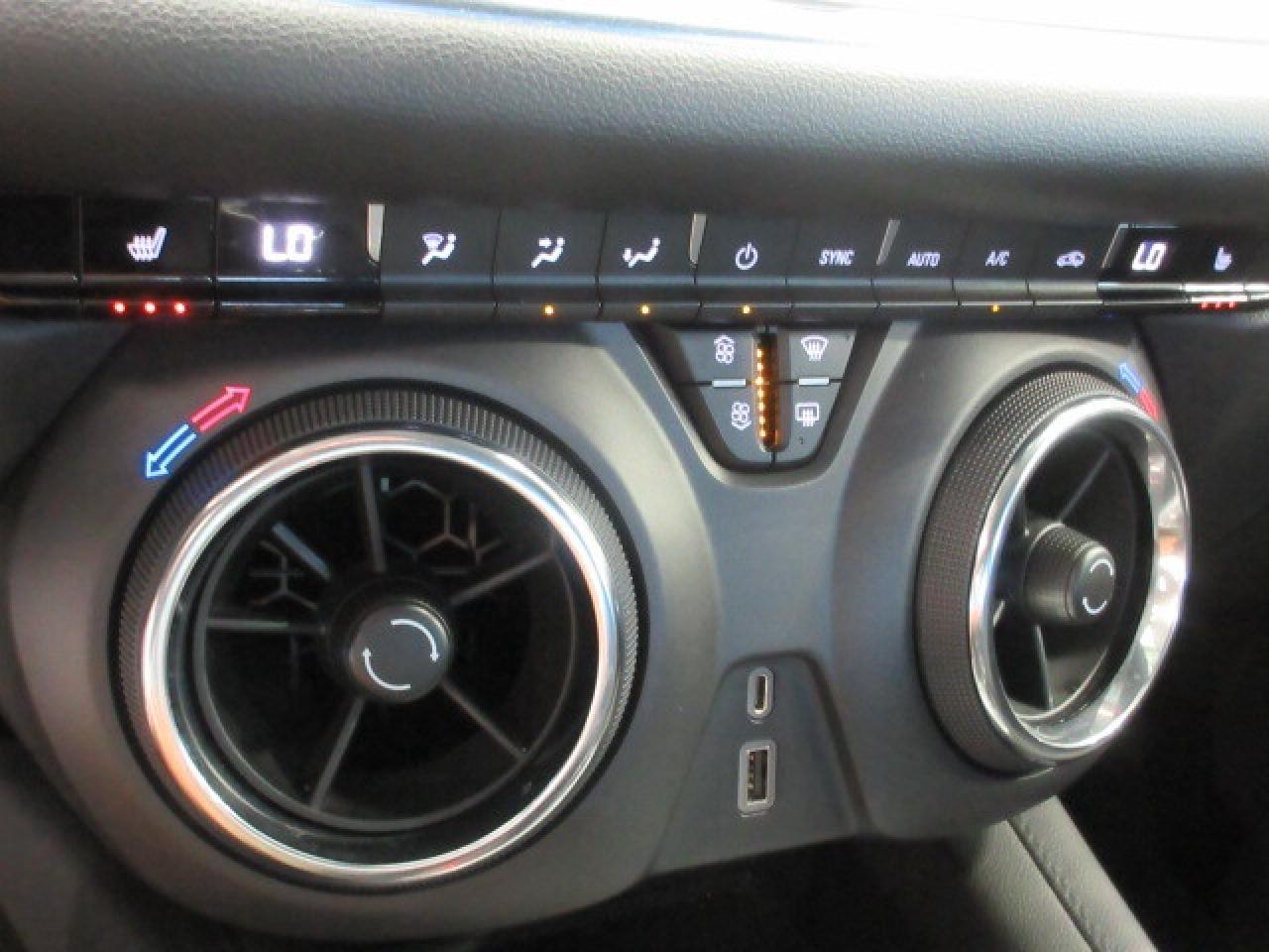 2021 Chevrolet Blazer AWD LT, 3.6L V6, HTD. SEATS, APPLE/ANDROID, 34K! Photo