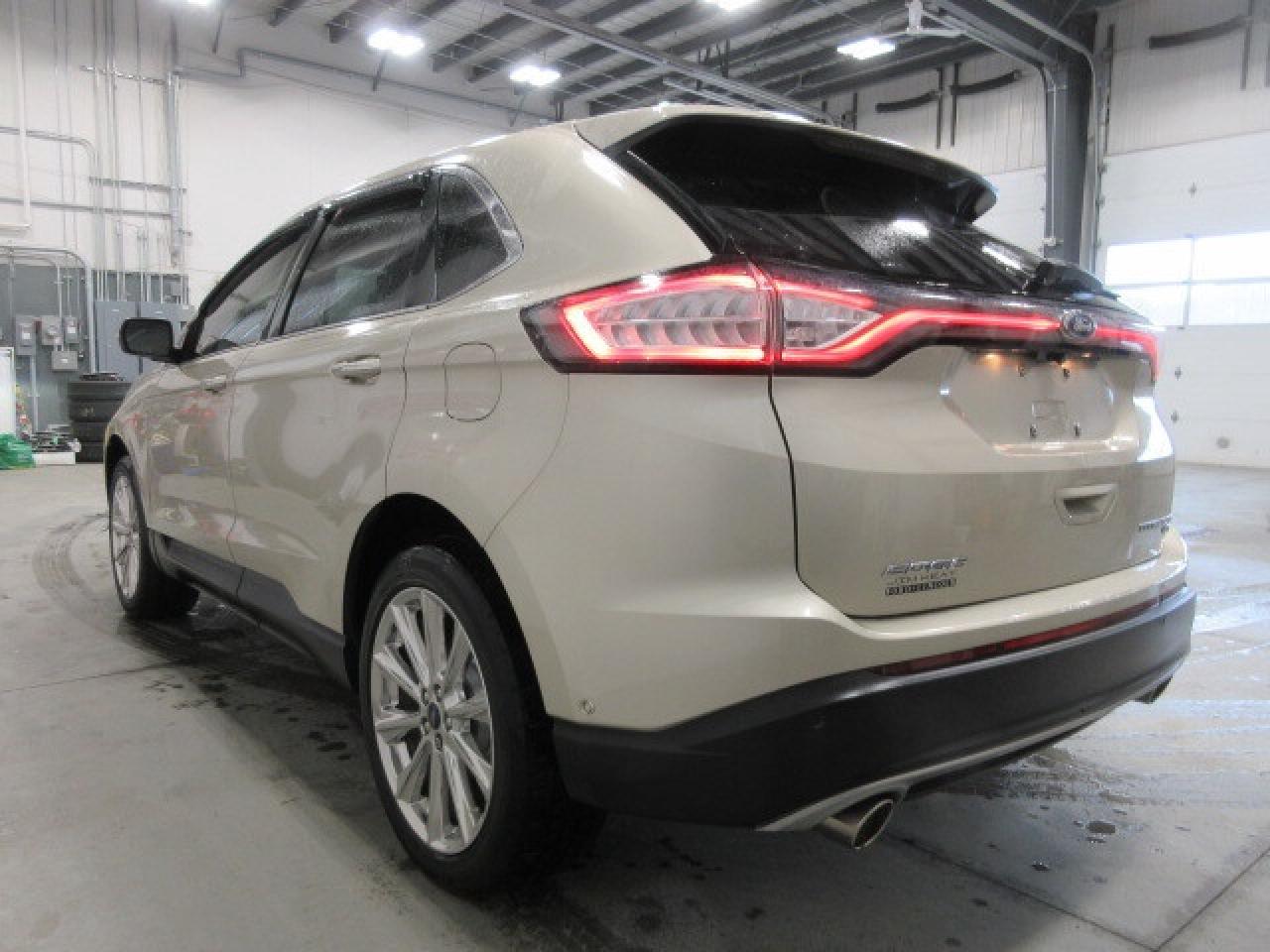 2017 Ford Edge TITANIUM AWD, ROOF, LEATHER, APPLE/ANDROID, 96K! Photo