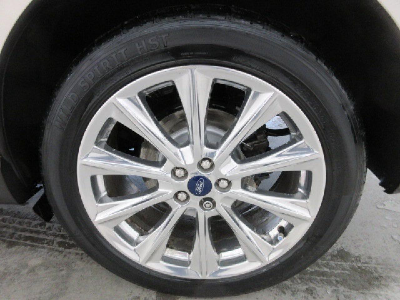 2017 Ford Edge TITANIUM AWD, ROOF, LEATHER, APPLE/ANDROID, 96K! Photo