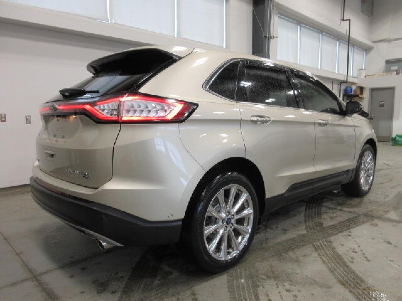 2017 Ford Edge TITANIUM AWD, ROOF, LEATHER, APPLE/ANDROID, 96K! Photo