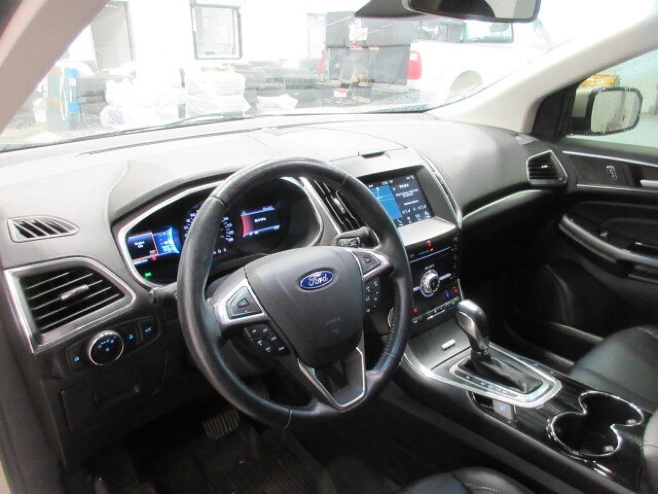 2017 Ford Edge TITANIUM AWD, ROOF, LEATHER, APPLE/ANDROID, 96K! Photo