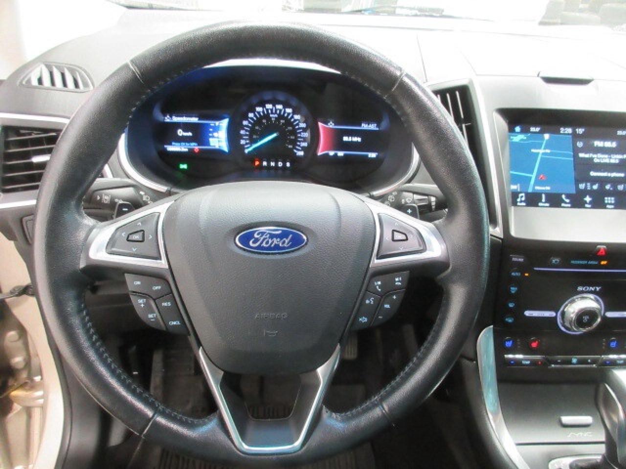 2017 Ford Edge TITANIUM AWD, ROOF, LEATHER, APPLE/ANDROID, 96K! Photo