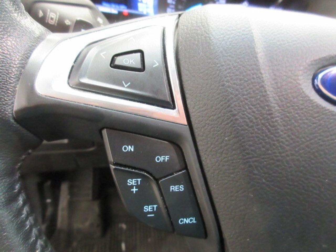 2017 Ford Edge TITANIUM AWD, ROOF, LEATHER, APPLE/ANDROID, 96K! Photo