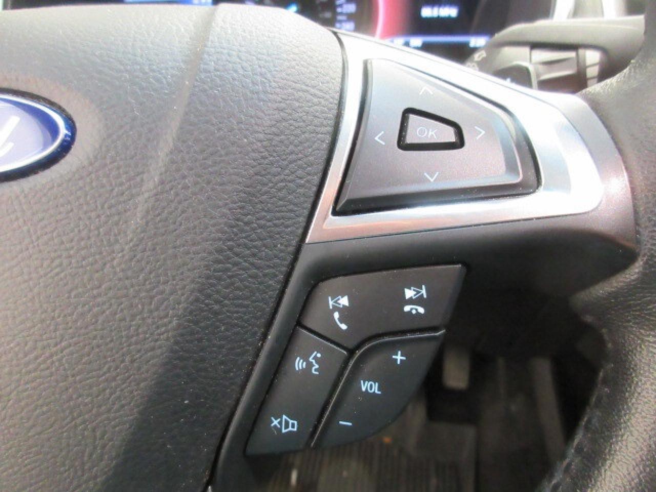 2017 Ford Edge TITANIUM AWD, ROOF, LEATHER, APPLE/ANDROID, 96K! Photo