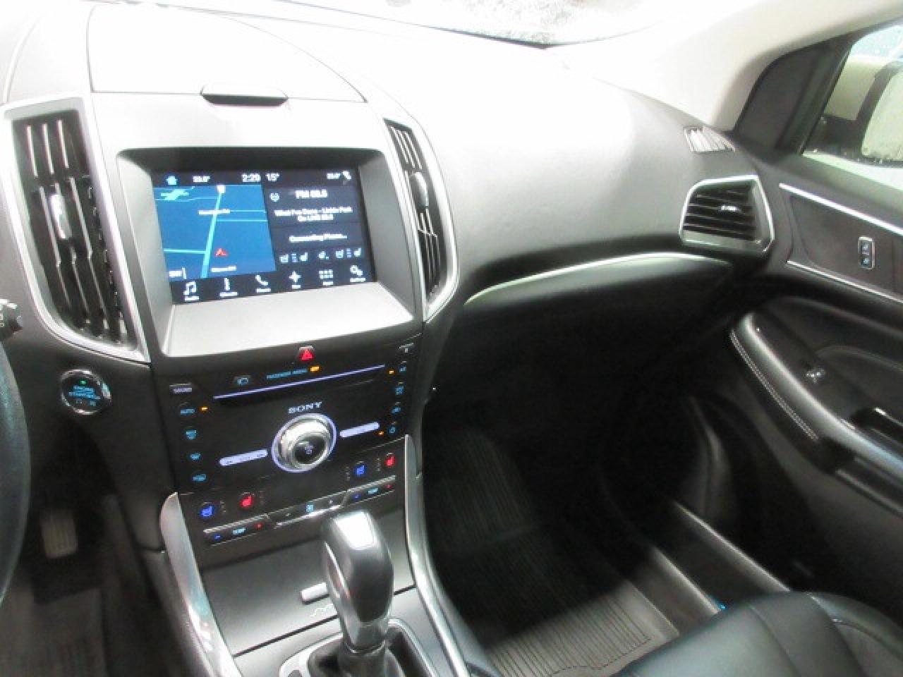 2017 Ford Edge TITANIUM AWD, ROOF, LEATHER, APPLE/ANDROID, 96K! Photo