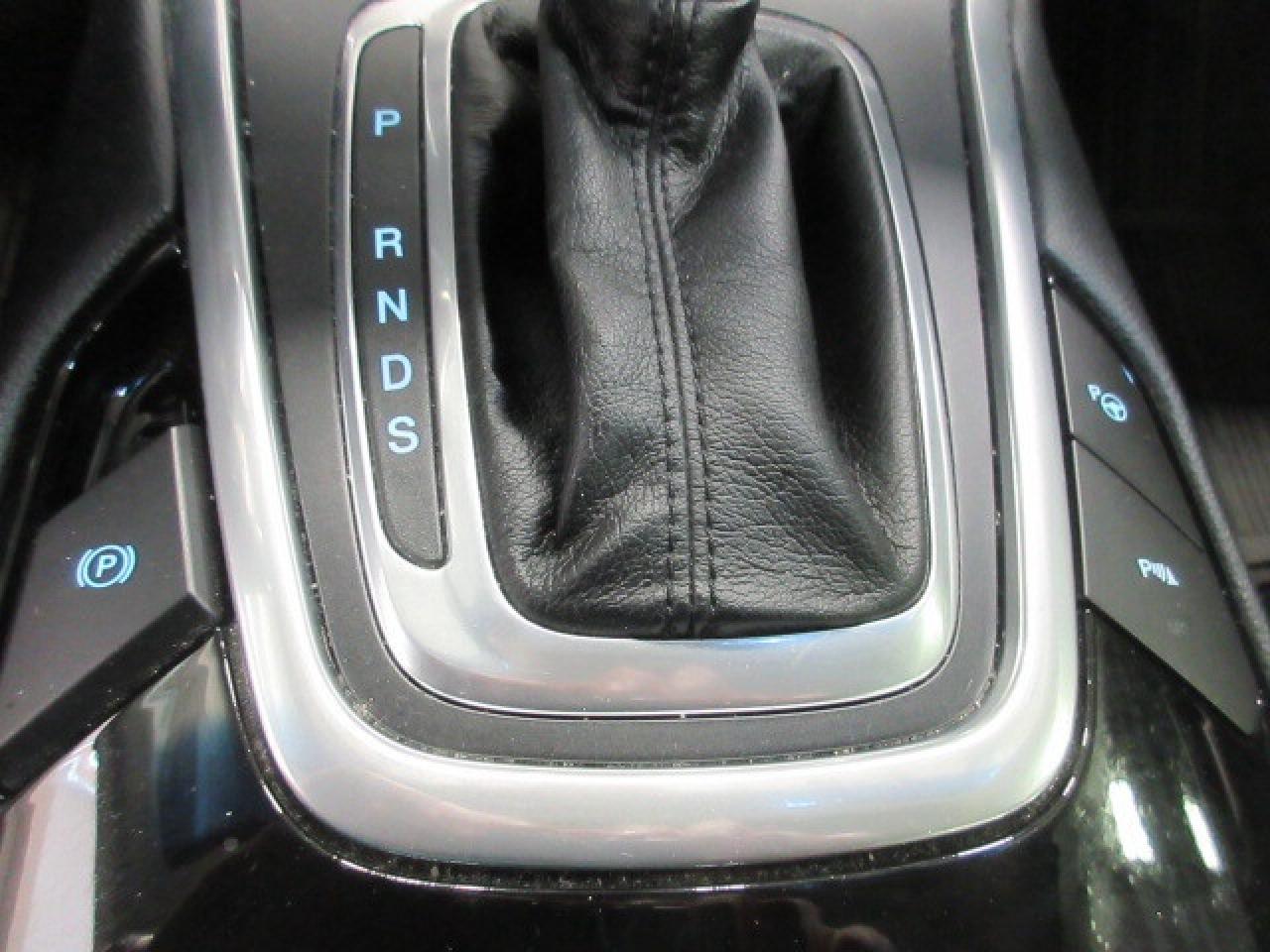 2017 Ford Edge TITANIUM AWD, ROOF, LEATHER, APPLE/ANDROID, 96K! Photo