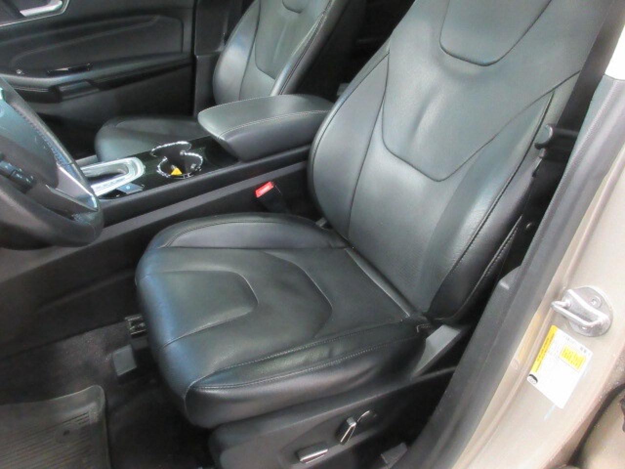 2017 Ford Edge TITANIUM AWD, ROOF, LEATHER, APPLE/ANDROID, 96K! Photo