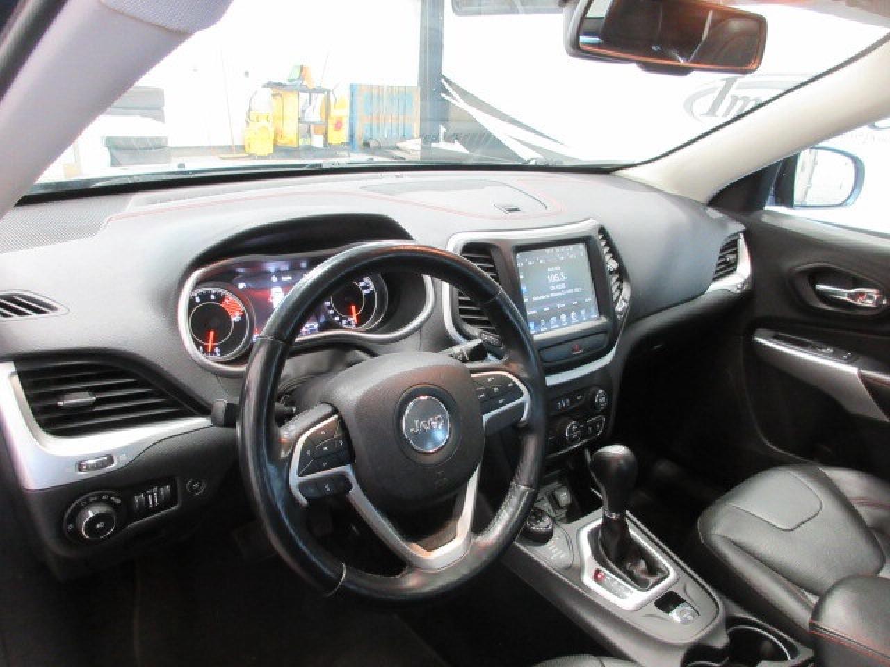 2018 Jeep Cherokee TRAILHAWK LEATHER PLUS 4X4 3.2L V6, ROOF, 80K! Photo