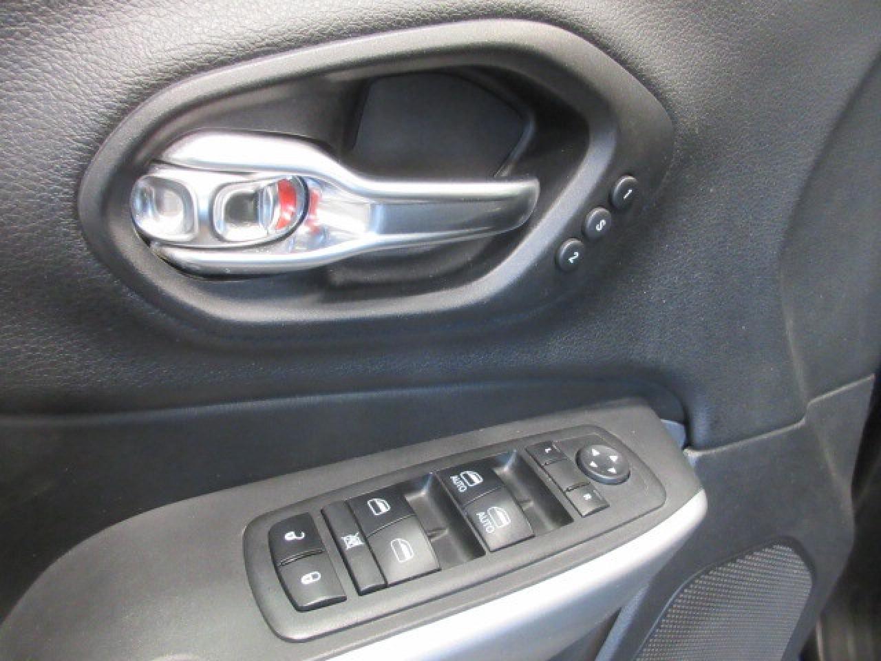 2018 Jeep Cherokee TRAILHAWK LEATHER PLUS 4X4 3.2L V6, ROOF, 80K! Photo