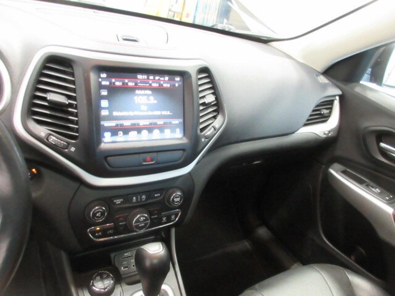 2018 Jeep Cherokee TRAILHAWK LEATHER PLUS 4X4 3.2L V6, ROOF, 80K! Photo