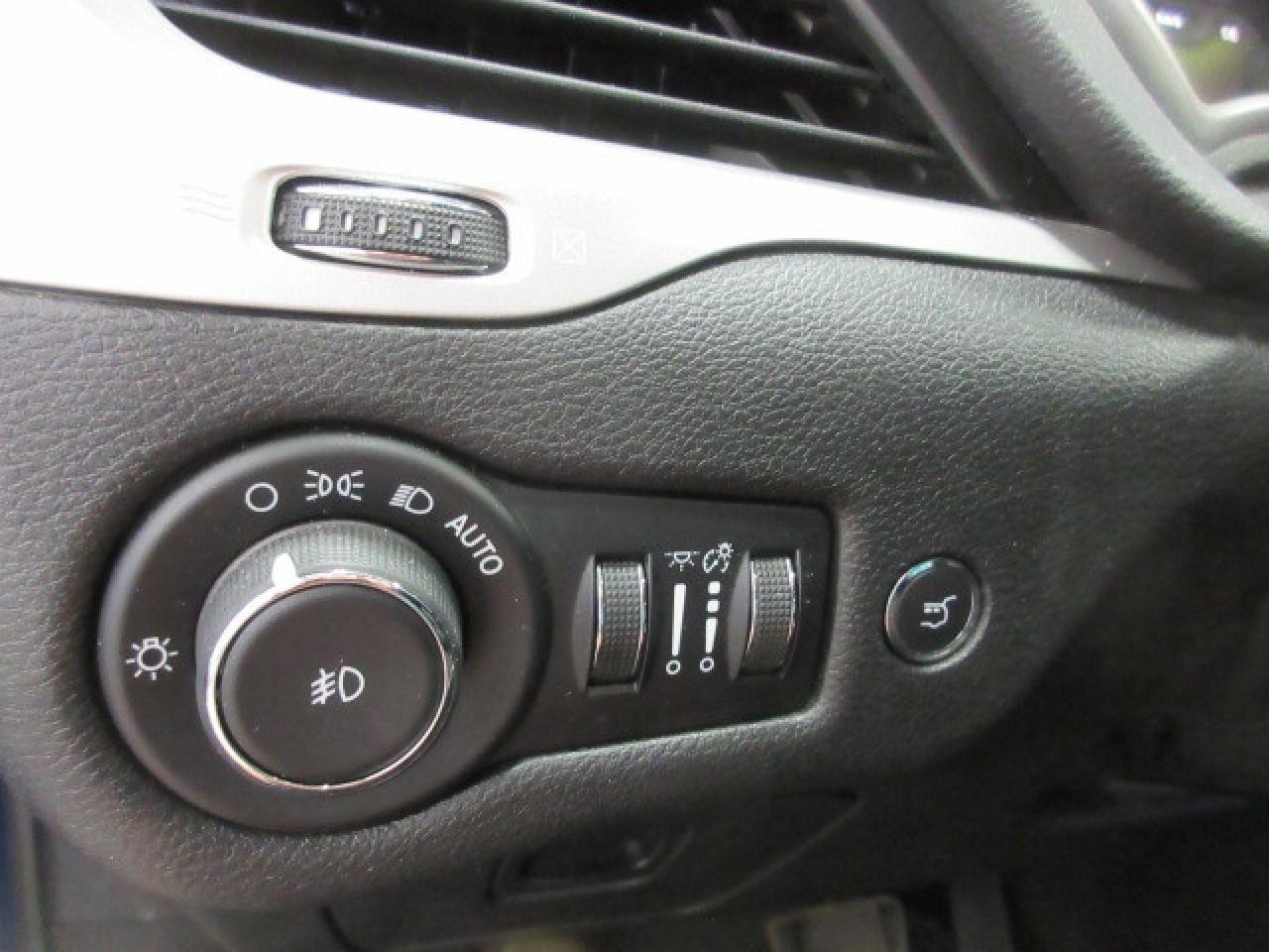 2018 Jeep Cherokee TRAILHAWK LEATHER PLUS 4X4 3.2L V6, ROOF, 80K! Photo